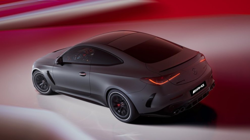 <p>Vista trasera de Mercedes-AMG CLE Coupé color gris mate de lujo.</p>